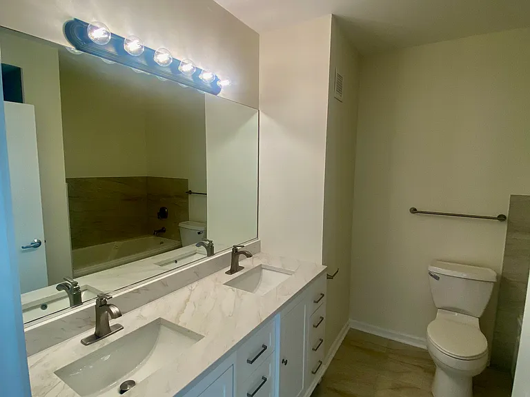 600 N Dearborn St #812 — Photo 11
