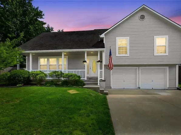 1105 NW Long Dr, Grain Valley, MO 64029