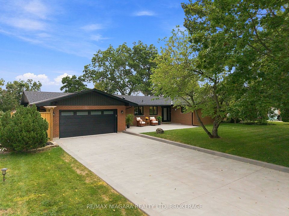 1st image of 38 Royal Henley Blvd