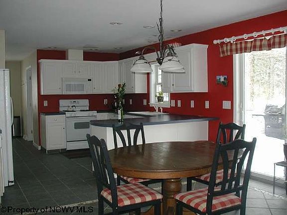 2nd image of 16 Brandywine Est