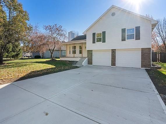 5th image of 1225 NE Kenwood Dr