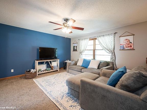 3rd image of 806 W 1st Ave
