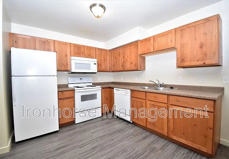 807 W Villard St #16 — Photo 2