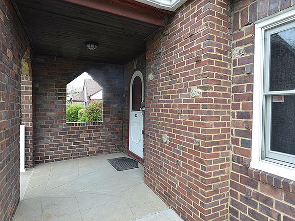 3rd image of 32 Roosevelt Ave