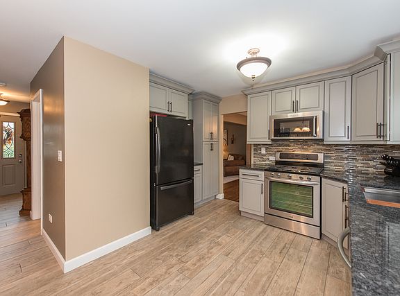 3rd image of 15905 Anna Dr