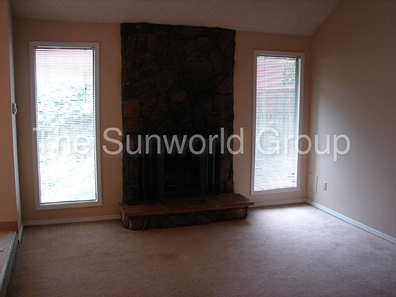 3rd image of 904 SE Olympia Dr