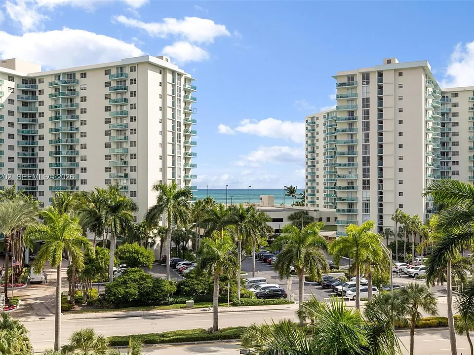 3800 S Ocean Dr #516