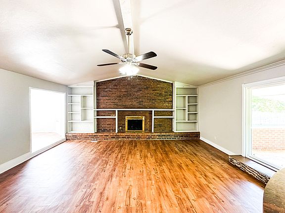 3rd image of 109 Lochwood Cir