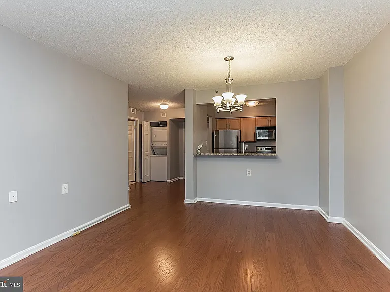 10101 Grosvenor Pl #302 — Photo 9