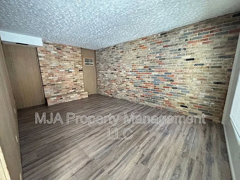 1165 Edgewood Dr #7 — Photo 17