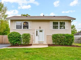 1025 Mark St, South Elgin, IL 60177