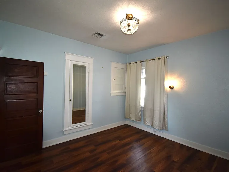 586 Grove St — Photo 21
