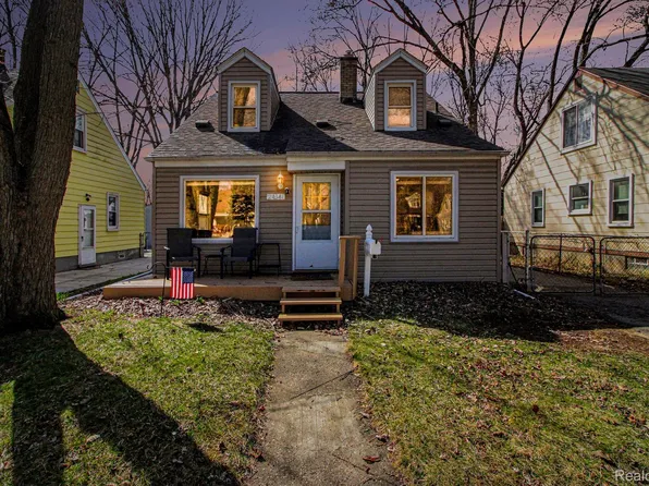 24341 Parklawn St, Oak Park, MI 48237