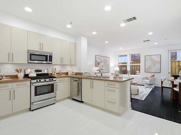 3rd image of 820 Altaire Walk