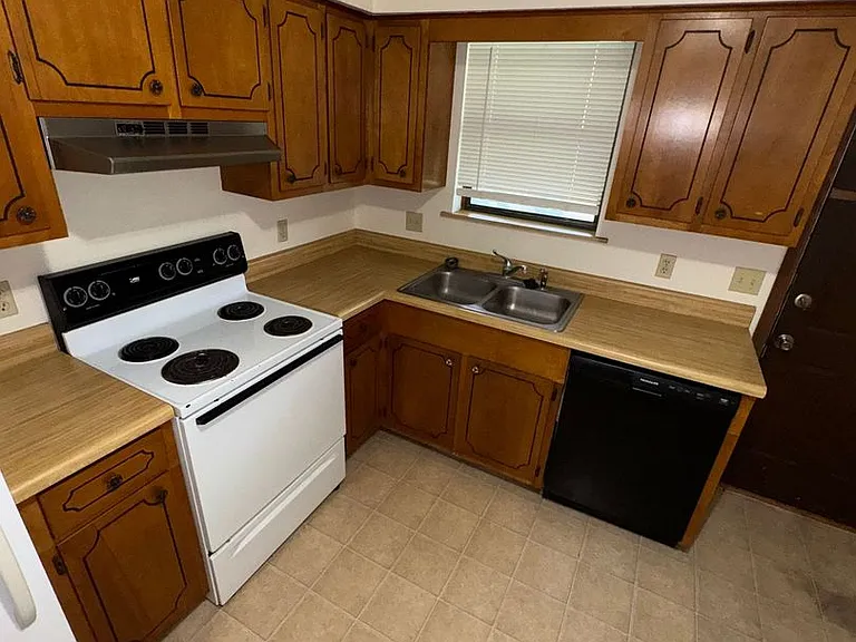 420 N East Park Ln — Photo 4