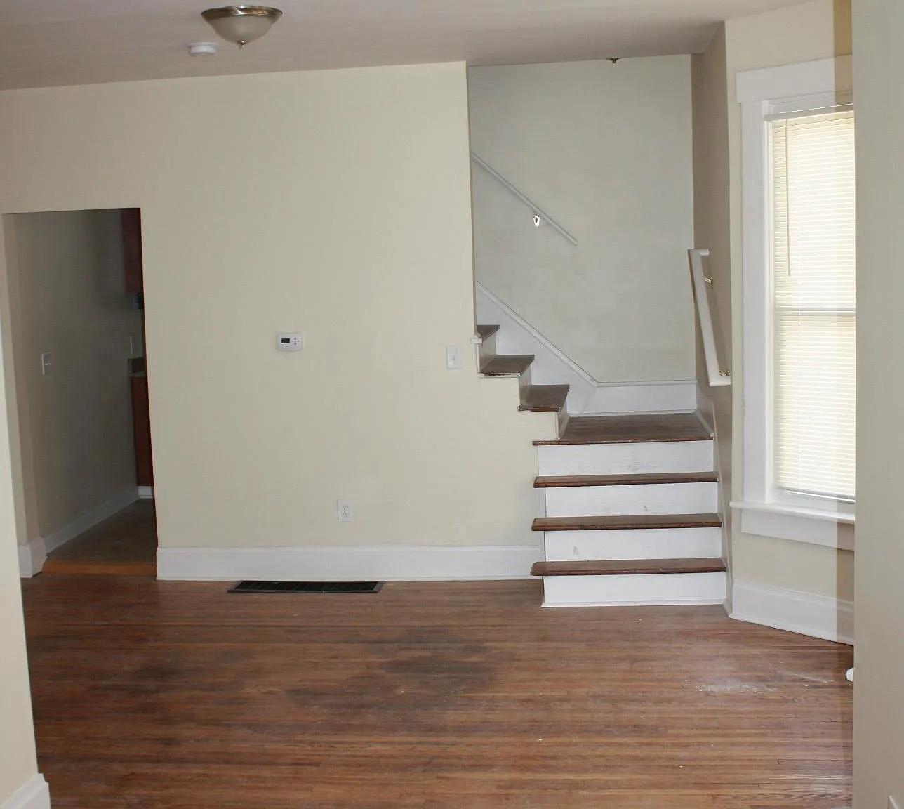 2195 Summit St — Photo 2