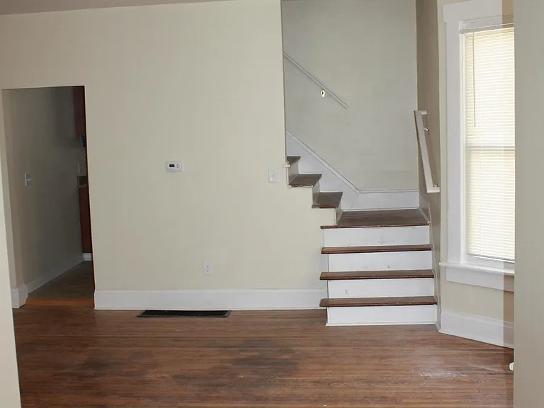 2195 Summit St — Photo 2