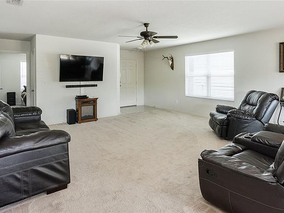 4th image of 3133 Florian Ln