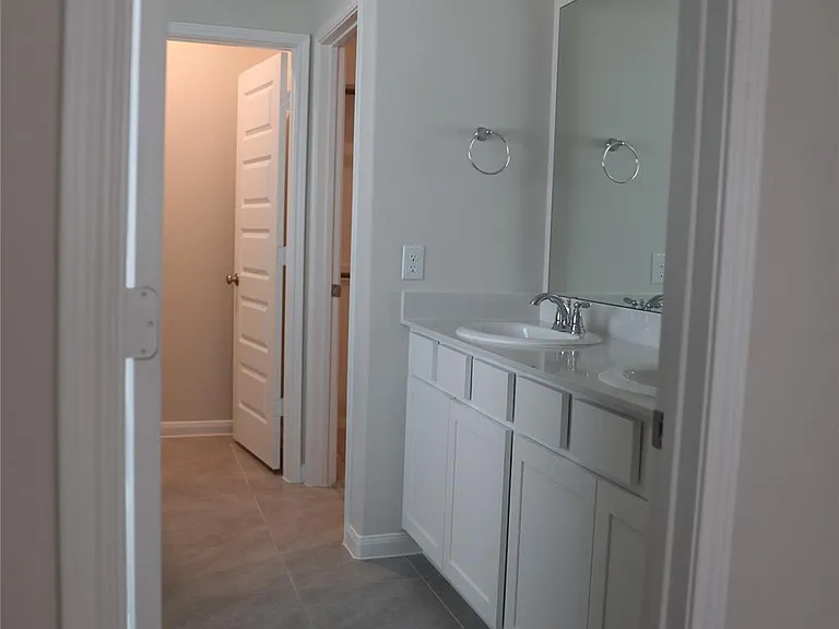 523 Ellwood Ter — Photo 7