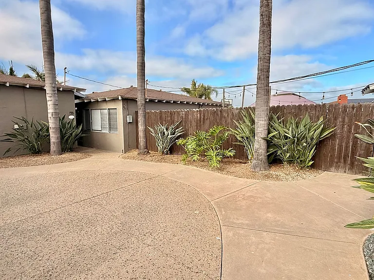 1115 Oxford Ct — Photo 33