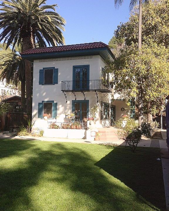 1st image of 2678 N Beachwood Dr