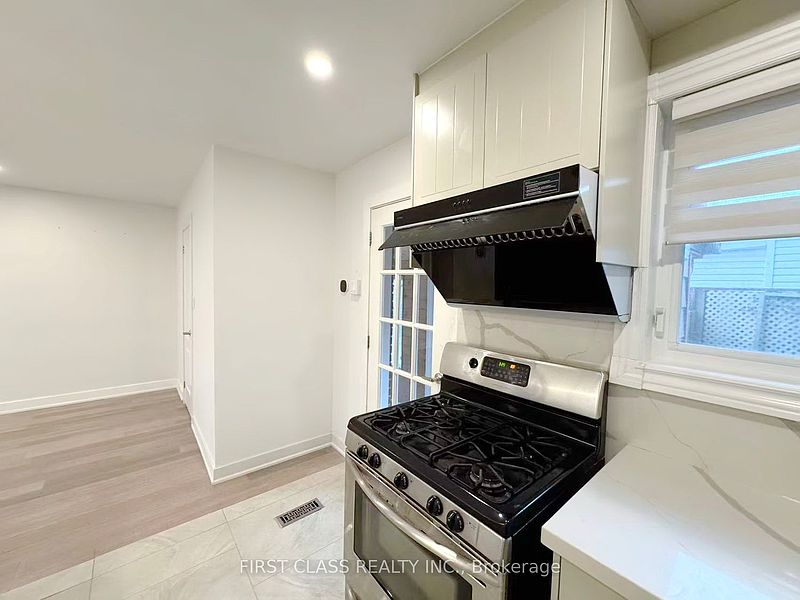 Burlington House for rent - 3 Bedrooms — photo 11