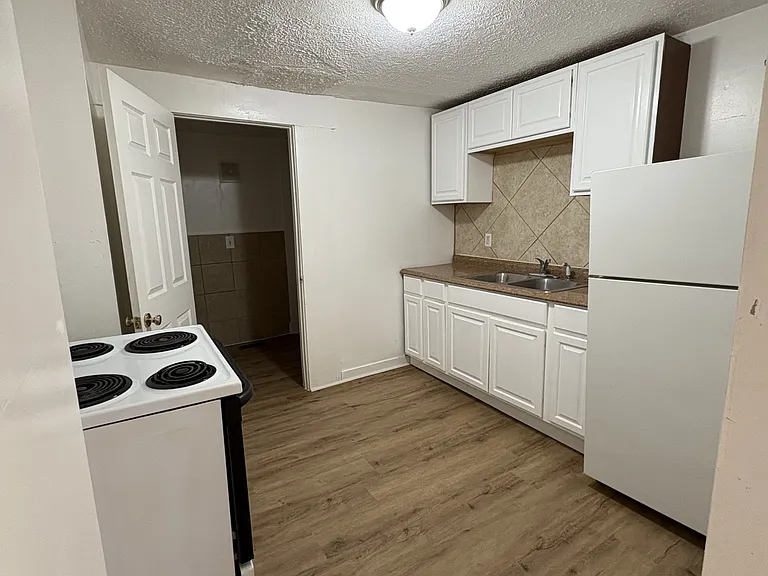 31 N Elm St #2 — Photo 6