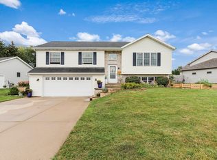 3249 Edmonton Dr, Sun Prairie, WI 53590