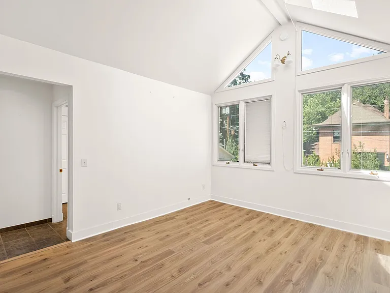 525 Forest St — Photo 17