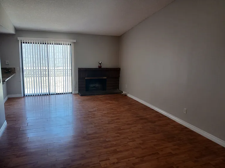378 E Mariana St — Photo 9