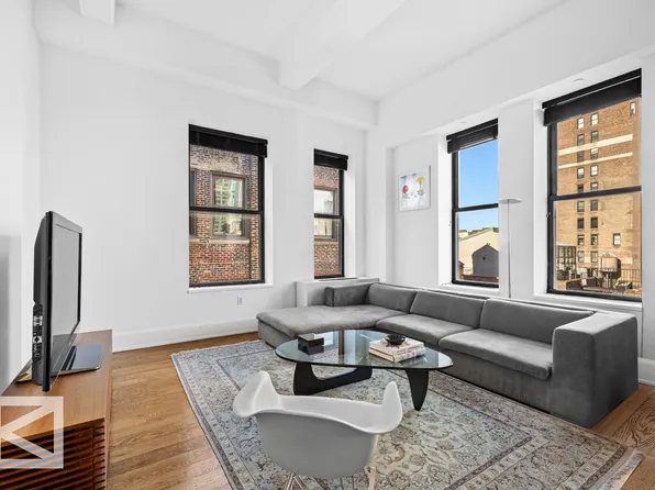 260 Park Avenue South image 1 of 15