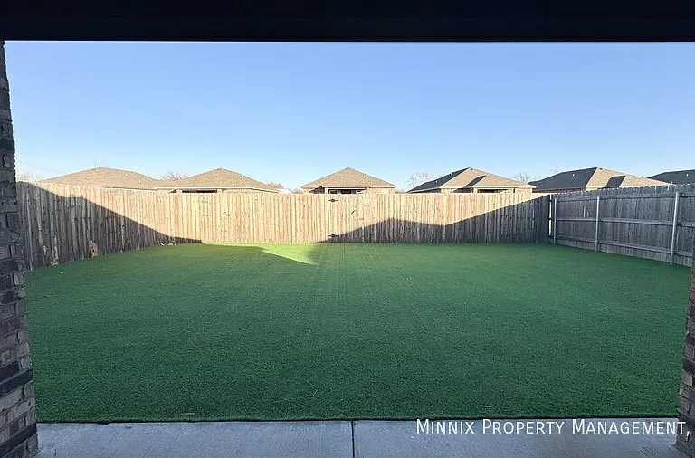 2406 N Avenue O — Photo 10