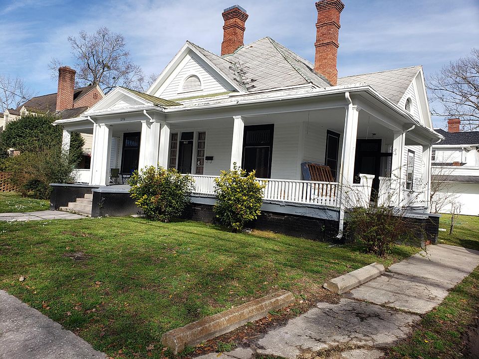 built in 1912 -made into duplex years later-right side is pictured in photos