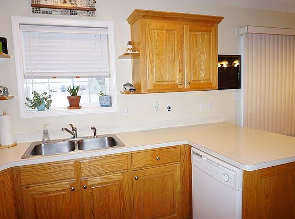 4th image of 1469 N Crimson Dr