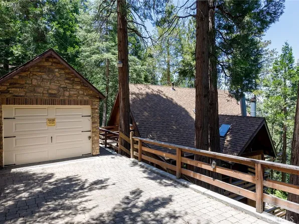 24686 Altdorf Dr, Crestline, CA 92325