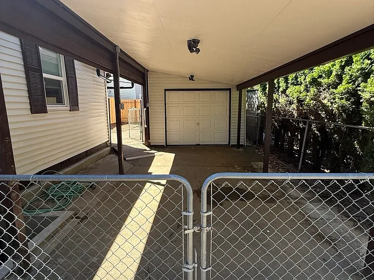 8809 N Dwight Ave — Photo 1