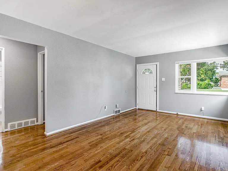 1304 Grant Dr — Photo 14