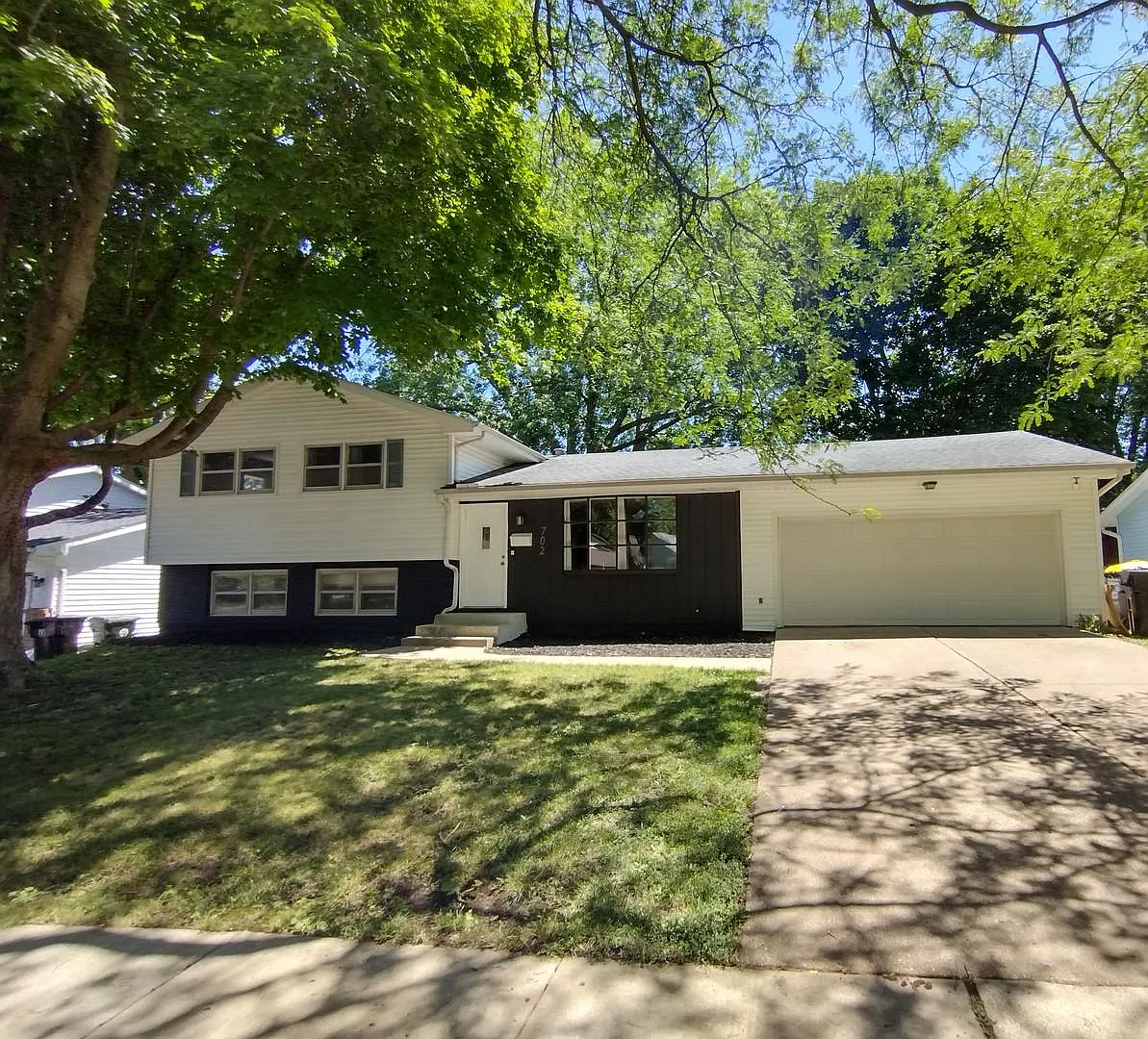 702 Angela Dr photo 1