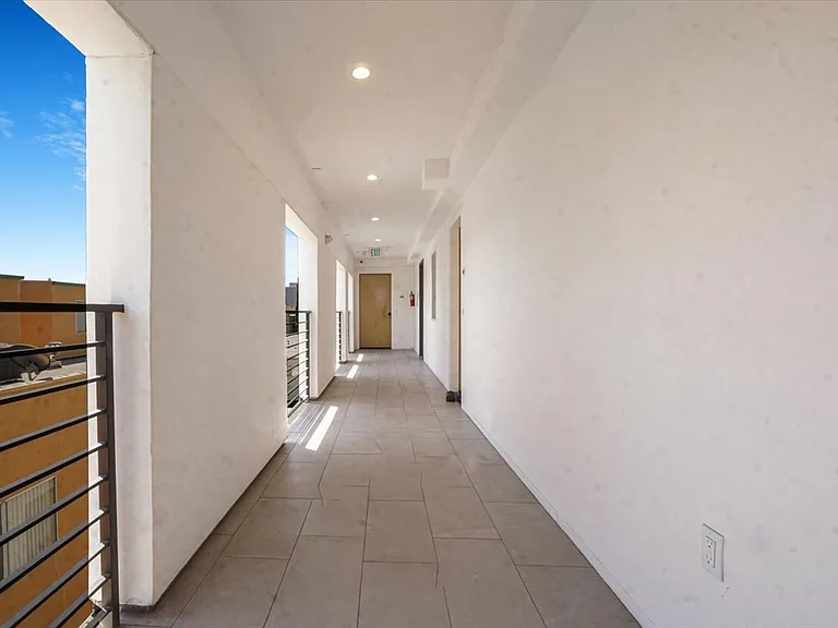 10918 Camarillo St #501 — Photo 31