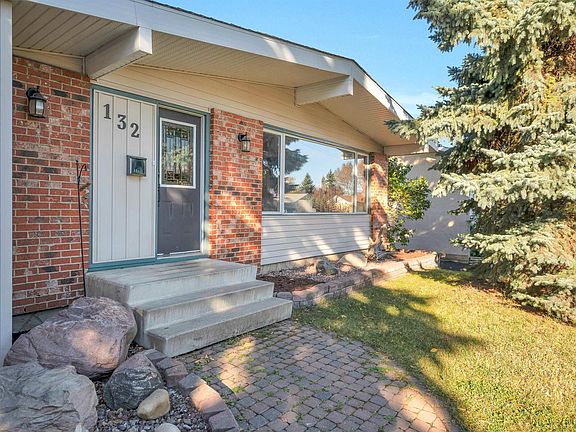 3rd image of 132 Garland Cres