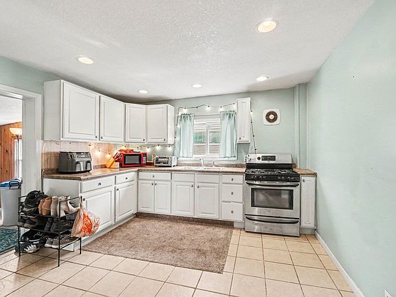 5th image of 1715 Columbus Ave