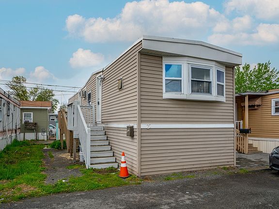 3rd image of 25 Helen Dr