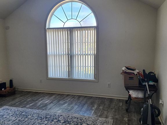 5th image of 903 Rectory Ct