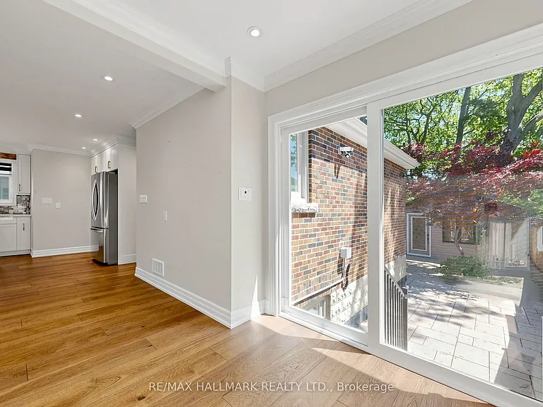 87 Fallingbrook Rd — Photo 4
