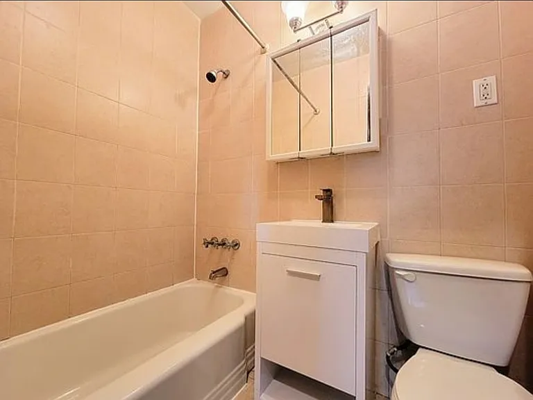 161 W 95th St #3Y — Photo 8
