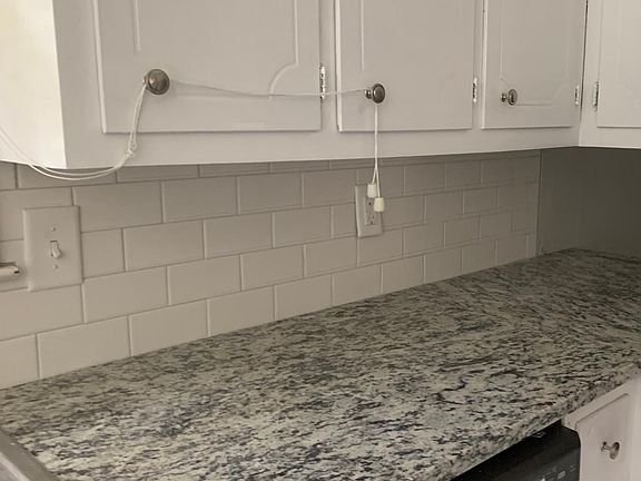 3rd image of 2128 Myra Ln
