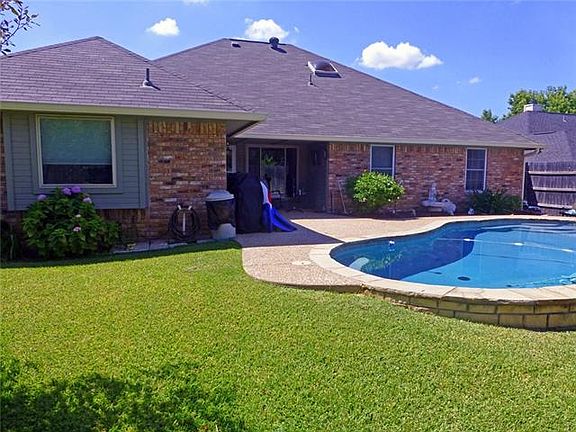 3rd image of 3501 Dorchester Dr