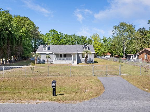 3rd image of 3241 Clairmont Dr