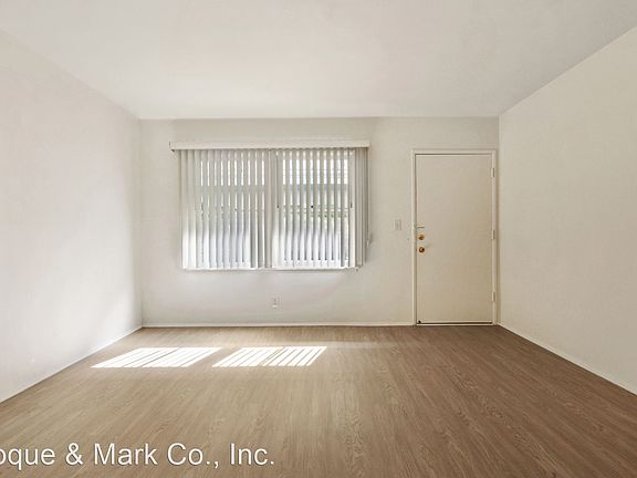 4th image of 10906 Santa Monica Blvd #2A