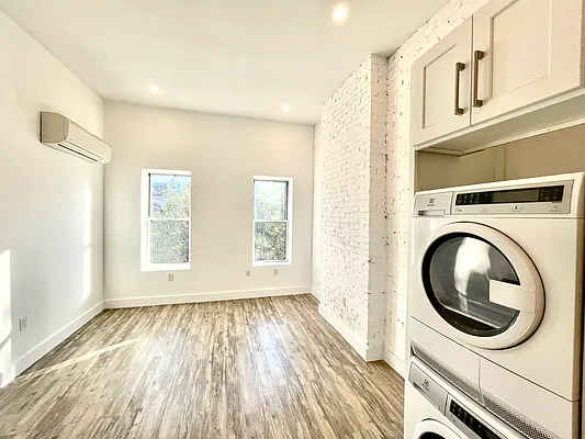 Rented by Pear NYC LLC | media 45
